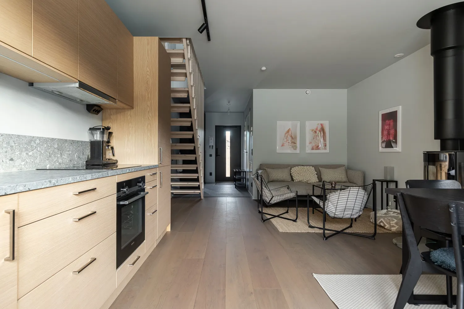 Omsedal 101 Interiör i kök och sällskapsyta